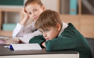 无聊科技营 周六孩子闲着无聊，不如和孩子一起玩玩科学！好玩的飞去来器！